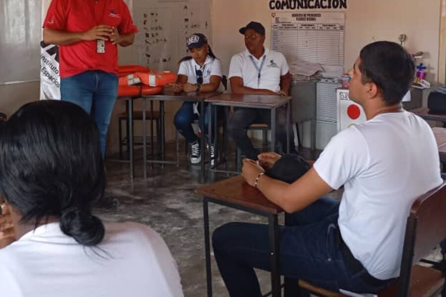 Estudiantes de la UMC Güiria reciben charla